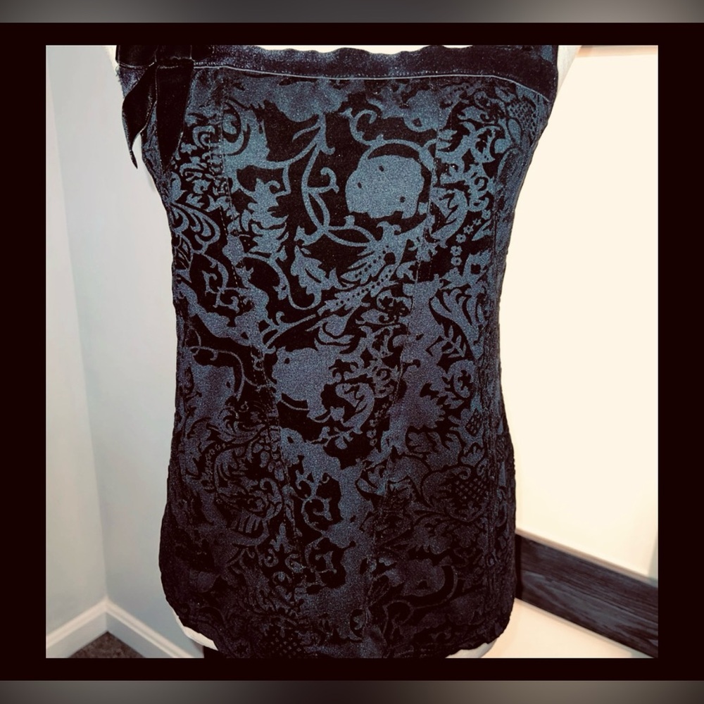Vintage Women's White House Black Market Small Black Velvet Sleeveless Blouse.